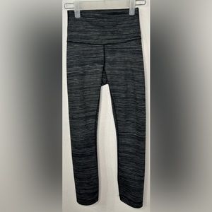 Lululemon (2) Black & white crop leggings